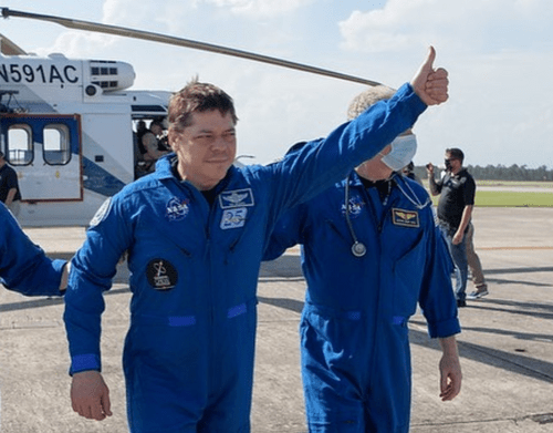 Bob Behnken (MS ’93, PhD ’97) Returns to Earth in Successful Splashdown