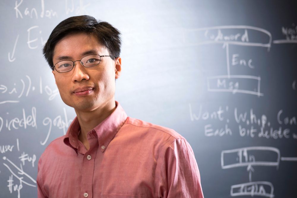 Po-Shen Loh (BS ’04) Leads Math Olympiad Team to Victory<br />
